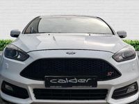 Begagnad Ford Focus ST 185 HK (136 kW) 2015 Vit Halvkombi