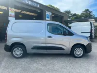 Używany Peugeot Partner Premium 75 KM (55 kW) 2021 Szary Minivan
