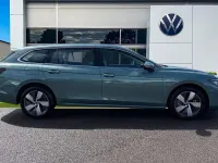 Usado VW Passat Life 204 CV (150 kW) 2025 Verde Familiar