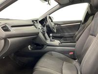 Used Honda Civic SE 129 HP (94 kW) 2017 White Hatchback