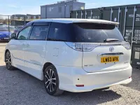Begagnad Toyota Estima 170 HK (125 kW) 2013 Vit Minibuss