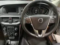 Begagnad Volvo V40 Momentum 122 HK (89 kW) 2019 Silver Halvkombi