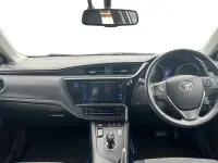Usado Toyota Auris Hybrid 136 HP (100 kW) 2016 Prateado Citadino