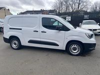 Second-hand Vauxhall Combo 100 CP (73 kW) 2024 Alb Monovolum