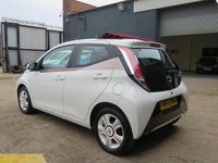 Used Toyota Aygo X-wave 69 HP (50 kW) 2017 White Hatchback