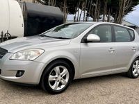 Używany Kia Ceed 103 KM (75 kW) 2009 Srebrny Hatchback