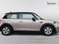 Usado Mini Cooper Classic 134 CV (98 kW) 2023 Gris Utilitario