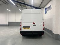 Second-hand Vauxhall Movano Edition 135 CP (99 kW) 2021 Alb Monovolum