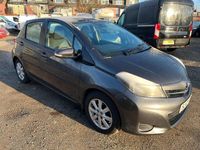 Begagnad Toyota Yaris 101 HK (74 kW) 2012 Grå Halvkombi