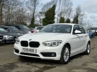 Usado BMW 118 Comfort Edition 136 CV (100 kW) 2019 Blanco Utilitario