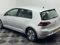 Begagnad VW e-Golf 100 kW (136 HK) 2019 Silver Halvkombi
