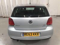Usado VW Polo SE 90 HP (66 kW) 2013 Prateado Citadino