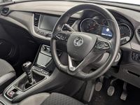 Used Vauxhall Grandland X SRi 130 HP (95 kW) 2020 Grey SUV