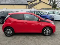 Usado Toyota Aygo X-play 68 HP (50 kW) 2016 Vermelho Citadino