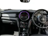 Usado Mini Cooper Hatch 134 CV (98 kW) 2017 Gris Utilitario