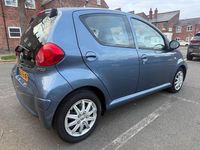 Used Toyota Aygo 67 HP (49 kW) 2008 Blue Hatchback