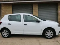 Używany Dacia Sandero Essentiel 90 KM (66 kW) 2019 Biały Hatchback