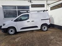 Second-hand Vauxhall Combo Edition 100 CP (73 kW) 2019 Alb Van