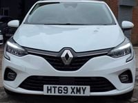 Used Renault Clio V Iconic 85 HP (62 kW) 2020 White Hatchback