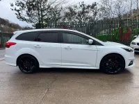 Used Ford Focus ST 185 HP (136 kW) 2017 White Estate