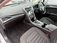 Usado Ford Mondeo Zetec 165 HP (121 kW) 2018 Branco Carrinha