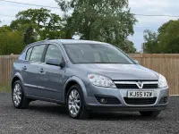 Used Vauxhall Astra Design Edition 123 HP (90 kW) 2005 Silver Hatchback