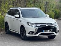 Used Mitsubishi Outlander P-HEV 118 HP (86 kW) 2016 White Estate