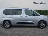 Begagnad Vauxhall Combo Ultimate 100 kW (136 HK) 2025 Grå Minibuss