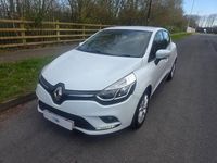 Used Renault Clio IV Dynamique 75 HP (55 kW) 2017 White Hatchback