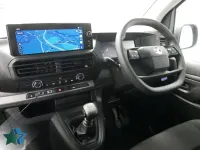 Used Vauxhall Vivaro 120 HP (88 kW) 2025 White MPV