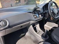 Begagnad VW up! S 59 HK (43 kW) 2019 Vit Halvkombi