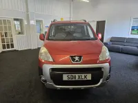 Used Peugeot TePee Outdoor 92 HP (67 kW) 2011 Red MPV