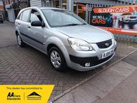 Begagnad Kia Rio 109 HK (80 kW) 2009 Silver Halvkombi