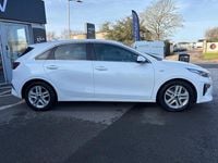 Used Kia Ceed 2019 Fusion white Hatchback