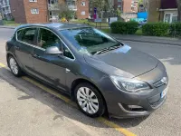 Usado Vauxhall Astra 2013 Gris Utilitario