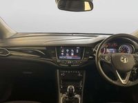 Used Vauxhall Astra SRi 105 HP (77 kW) 2018 Black Hatchback