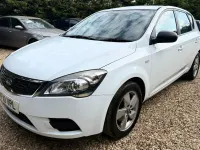 Used Kia Ceed 2010 White Hatchback
