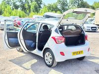 Usado Hyundai i10 SE 87 HP (63 kW) 2015 Branco Citadino