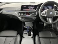 Usado BMW 118 M Sport 134 HP (98 kW) 2024 Cinzento Citadino