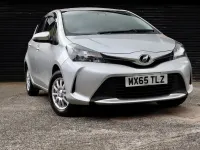 Used Toyota Yaris 99 HP (72 kW) 2015 Silver Hatchback