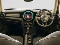 Usado Mini Cooper Classic 136 HP (100 kW) 2019 Branco Citadino