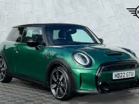 Usado Mini Cooper S Exclusive 178 HP (130 kW) 2022 Verde Citadino