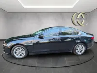 Używany Jaguar XE Prestige 180 KM (132 kW) 2018 Czarny Sedan/Limuzyna