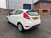 Usado Ford Fiesta Zetec 2010 Branco Citadino