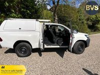 Used Toyota HiLux Active 150 HP (110 kW) 2018 White Pickup