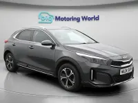Usado Kia XCeed 139 HP (102 kW) 2024 Cinzento SUV