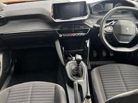 Begagnad Peugeot 2008 Active+ 101 HK (74 kW) 2023 Orange SUV