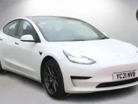 Używany Tesla Model 3 Standard Range 366 kW (498 KM) 2021 Biały Sedan/Limuzyna