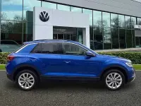 Usado VW T-Roc Life 150 HP (110 kW) 2024 Azul SUV