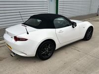 Used Mazda MX5 Inclusive 131 HP (96 kW) 2016 White Cabriolet